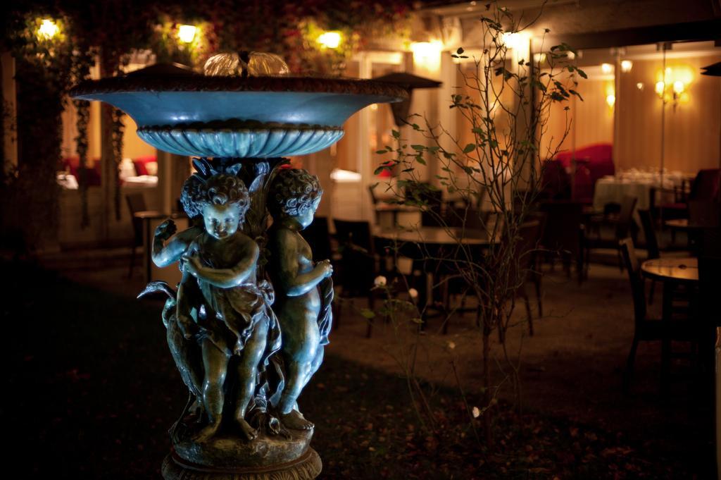 Hotel Restaurant Napoleon Fontainebleau Bagian luar foto