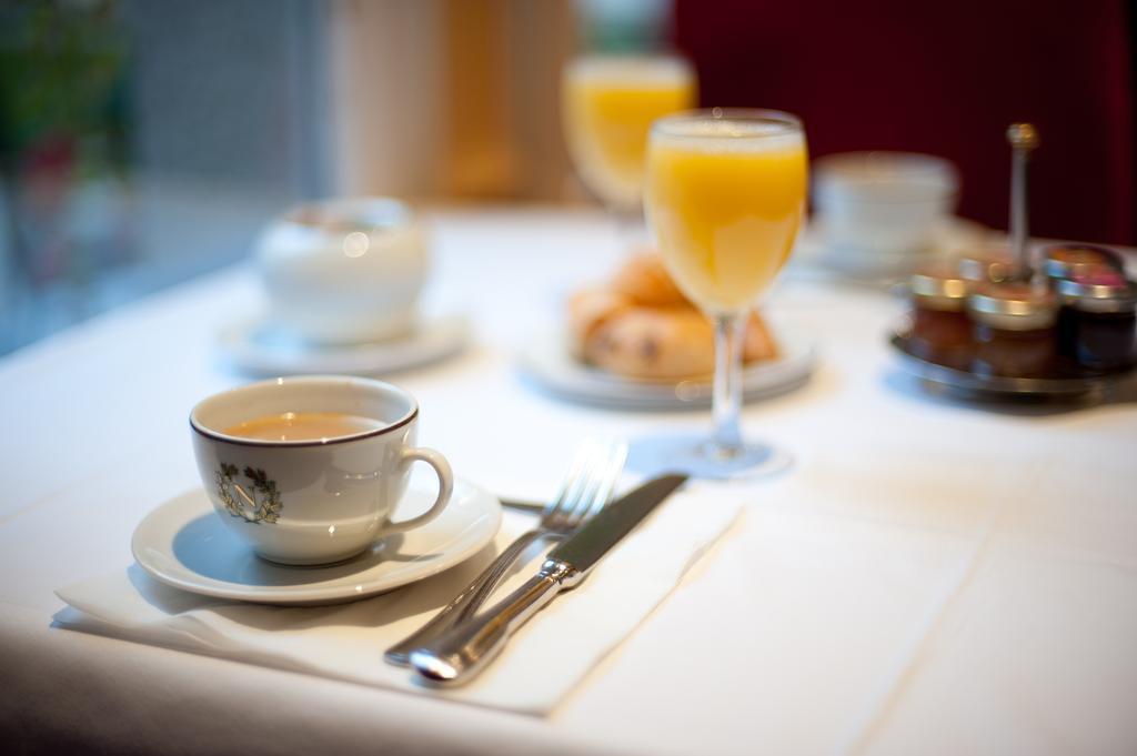 Hotel Restaurant Napoleon Fontainebleau Bagian luar foto