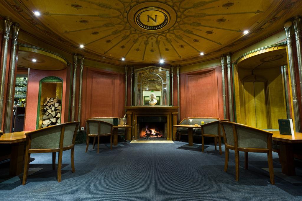 Hotel Restaurant Napoleon Fontainebleau Bagian luar foto