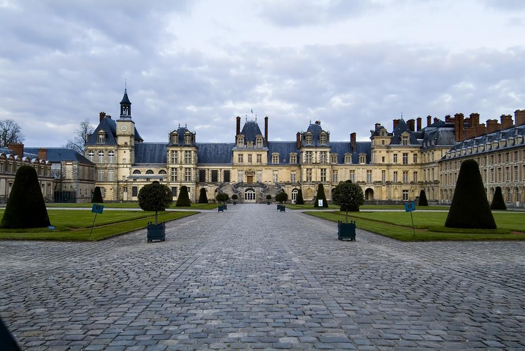 Hotel Restaurant Napoleon Fontainebleau Bagian luar foto